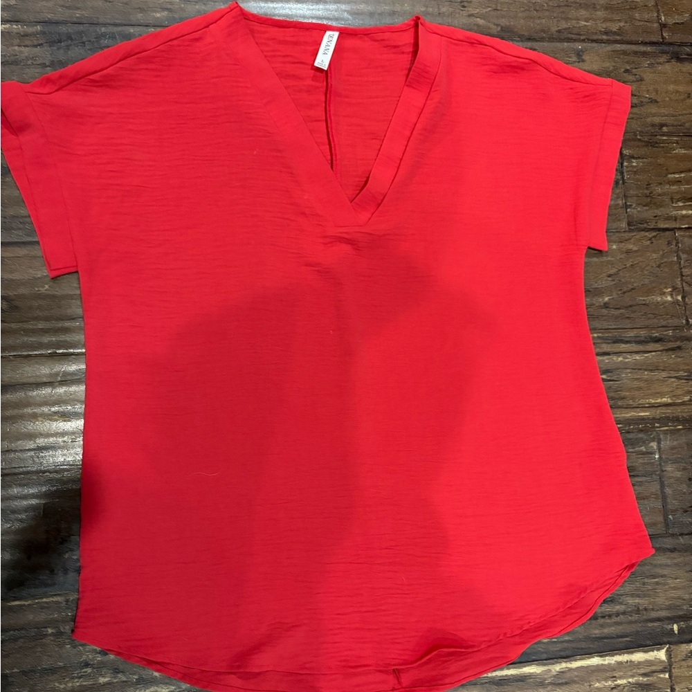 Zenana Outfitters Scarlet V-Neck Tee